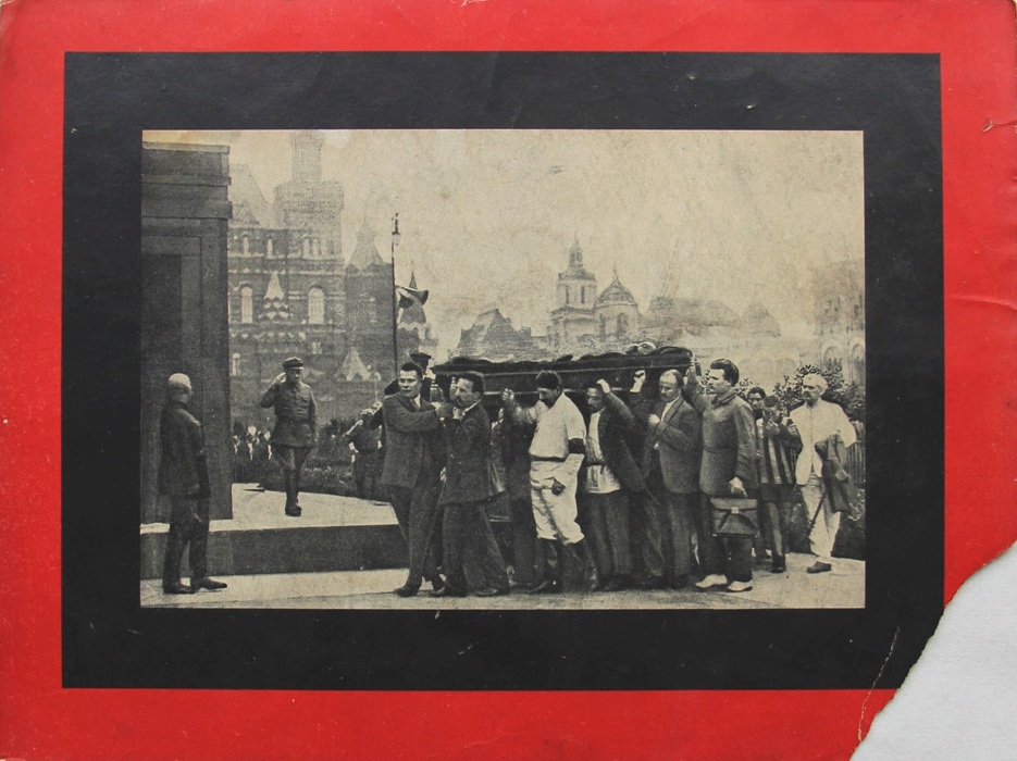 Дзержинский похоронен. Похороны Дзержинского 1926. Дзержинский на похоронах Ленина.